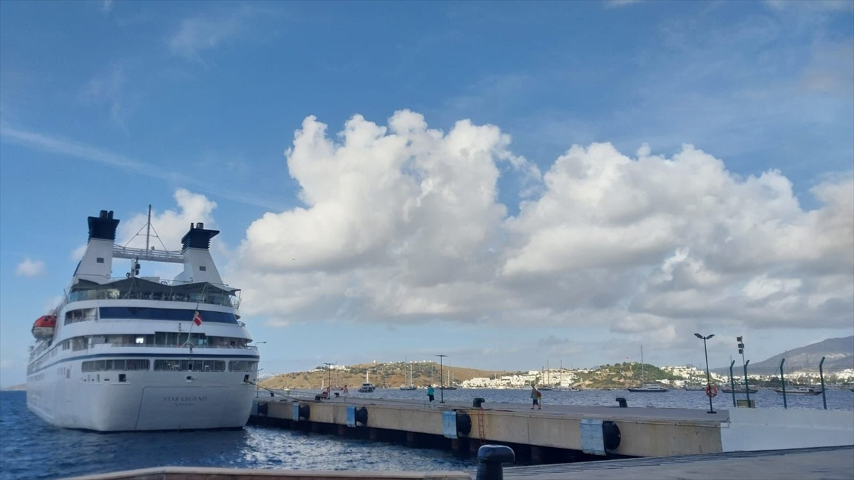 bodruma 271 yolcusuyla star legend kruvaziyeri geldi Rh59RW4e.jpg