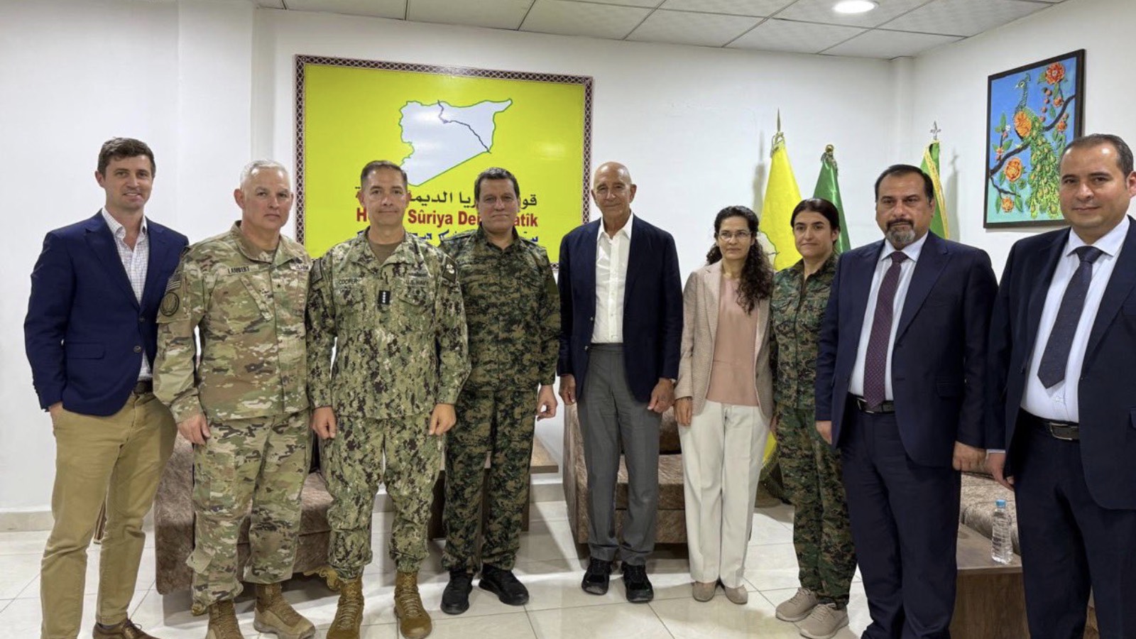 dervisoglundan erdogana muttefik dediginiz ulkenin buyukelcisinin teroristlerle verdigi fotografta hatayimiz suriye topraklarinda gosteriliyor UM8xG7TZ