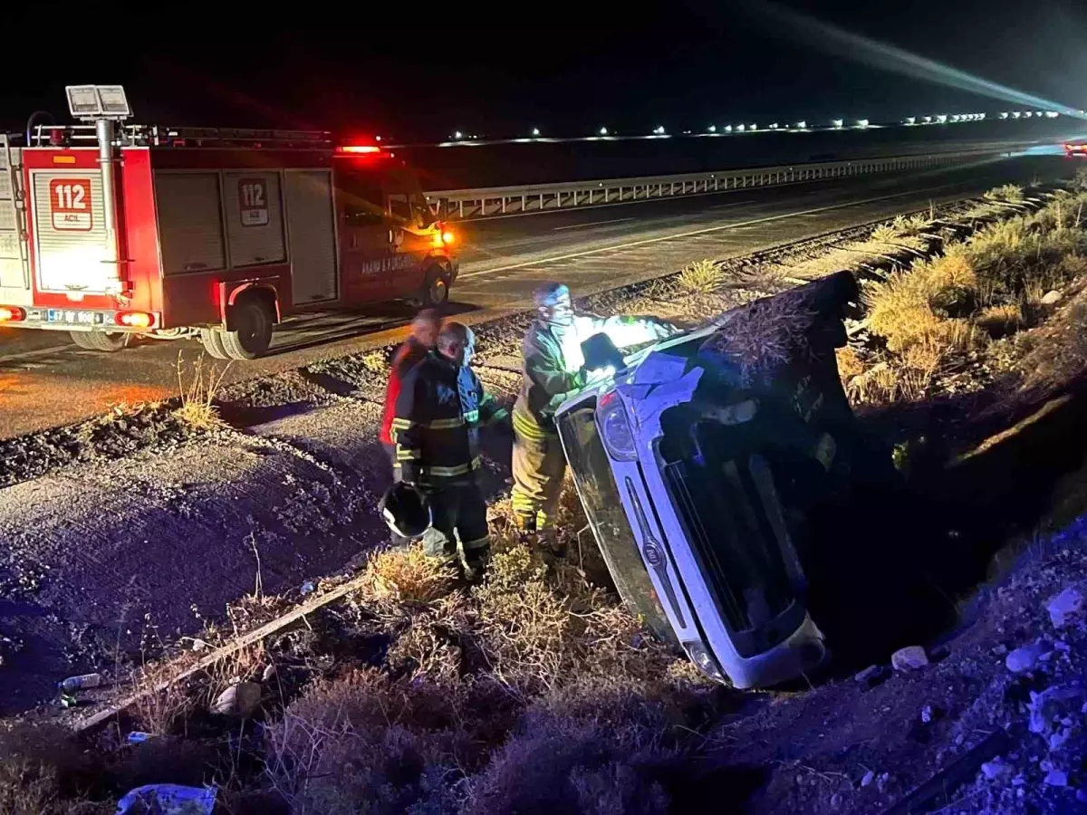 mardinde hafif ticari arac devrildi surucu yaralandi YlzbQ8b5.jpg