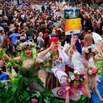 PORTAKAL ÇİÇEĞİ KARNAVALI'NDA RENKLİ GÖRÜNTÜLER OLUŞTU