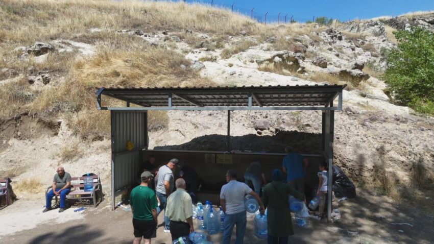 Ankarada 3 gunluk su krizi vatandas sokaga dokuldu uzun kuyruklar olustu 4ZRmW2HS