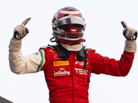 Formula 4 pilotu alp aksoy bu hafta sonu mugelloda pistte Am76JQyP