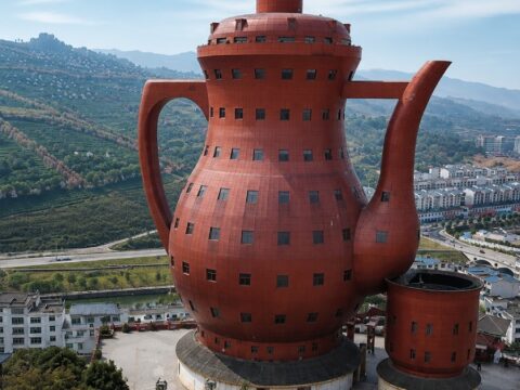 Sehrin ortasina dev bir caydanlik kondurdular O82K5NEZ